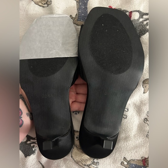 TORRID SIZE 9.5w black silk bunny heel with diamond bows - Picture 3 of 4